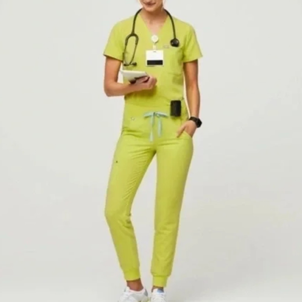 Figs - Citrine - Zamora™ (PETITE) & Rafaela™ Scrub Set (NWT)